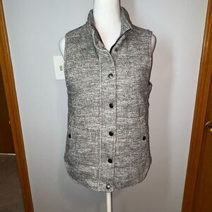 Skies are Blue Stitch Fix Wels Quilted‎ Puffer vest gray size S